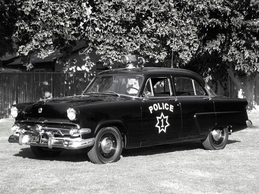  Ford Mainline 4-Door Sedan Police Car 1954 года  (фото 1 из 1)